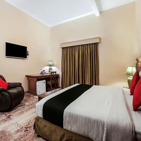 Capital O 10953 Dayal Lodge - A Boutique Hotel 아그라 외부 사진