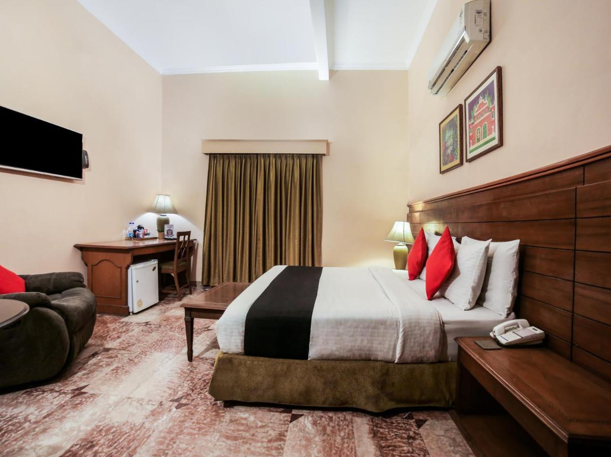 Capital O 10953 Dayal Lodge - A Boutique Hotel 아그라 외부 사진