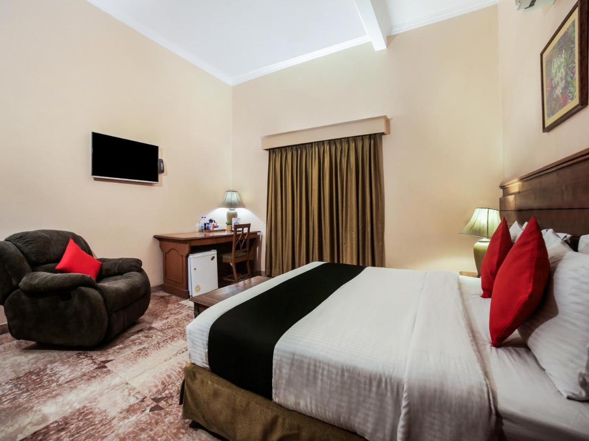 Capital O 10953 Dayal Lodge - A Boutique Hotel 아그라 외부 사진